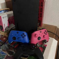 XBOX series X & 3 Controllers, Plus a Game Call Of Duty 