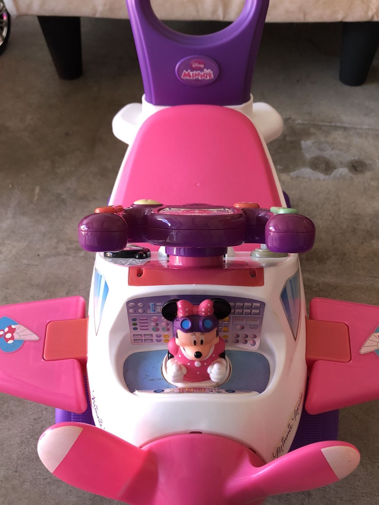 Minnie mouse airplane push car