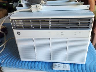 GE
10,000 BTU Smart Window Air Conditioner for 450 sq. ft. in White with Wi-Fi and Remote