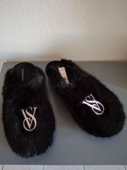 Victoria Secret women's slippers Medium
