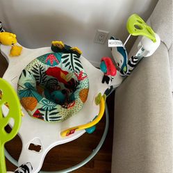 Baby activity center 