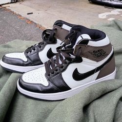 Air Jordan 1 Retro High OG "Dark Mocha"