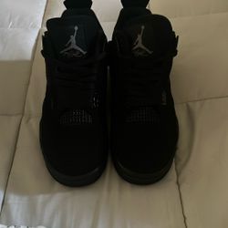 Jordan 4 retro Black Cat 9.5
