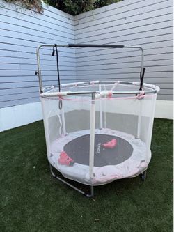 Kids trampoline Preowned, needs a bolt
