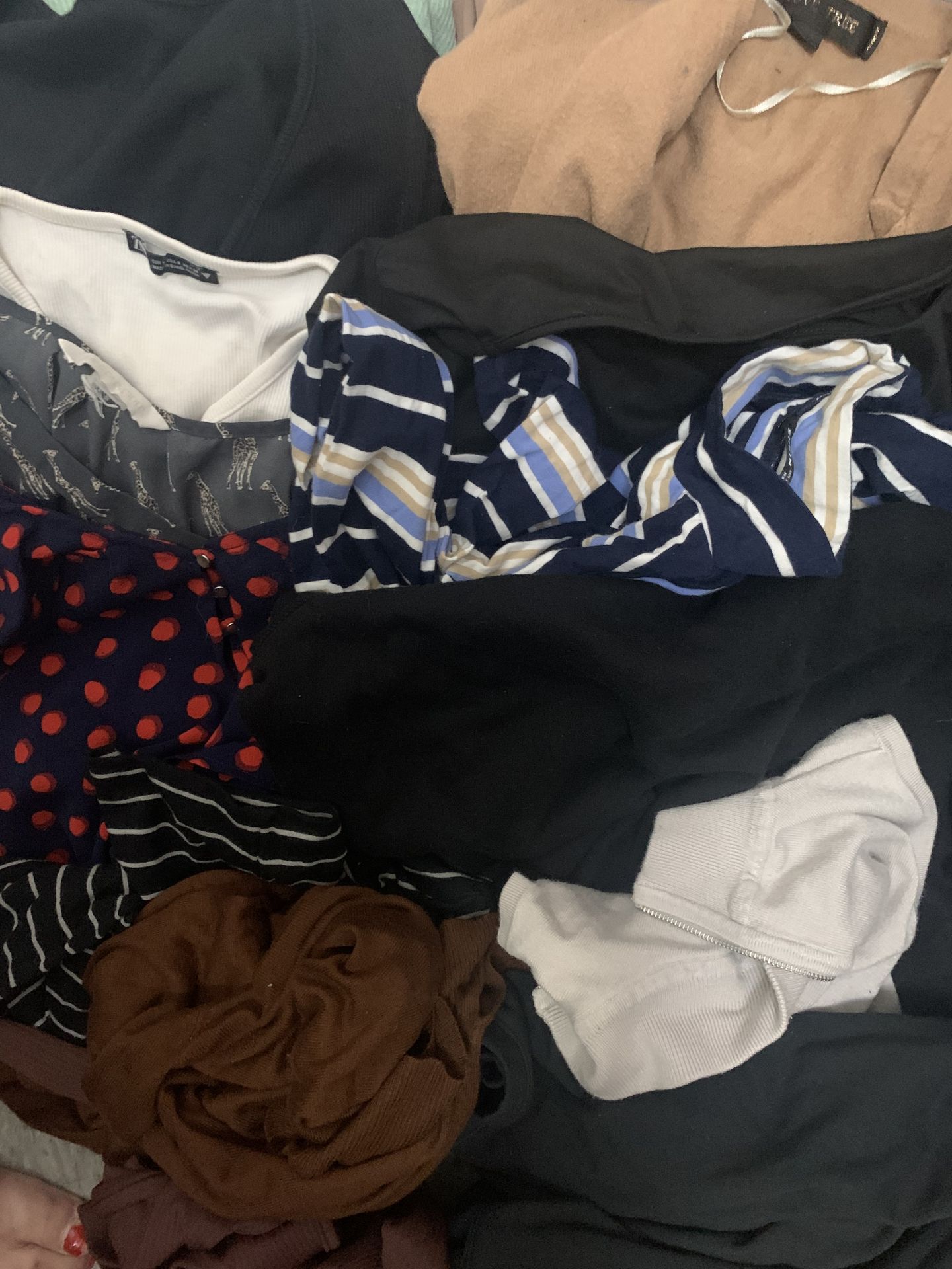 25 pc Women’s S/M All Tops