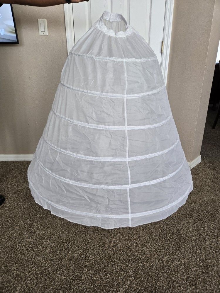 Six hoop Petticoat for quinceanera dress small to medium