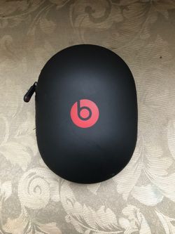 Beats headphone case (like new)