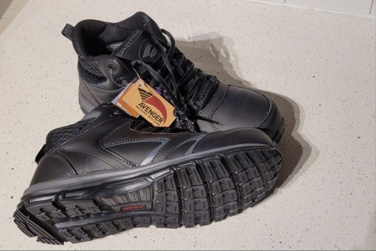 AVENGER Safety work Boot A7901 , brand new , Size 10.5 unwanted gift, Retail Price $130