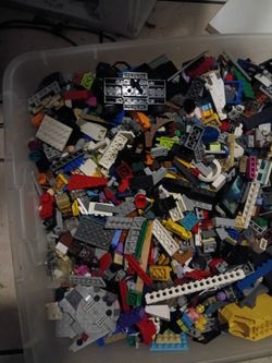 Lego minifigures and bricks lot