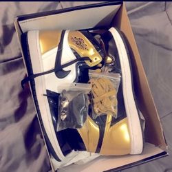 Air Jordan 1 Gold Toe