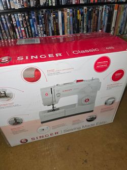 Singer classic  44s sewing machine