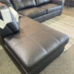 [OM] 🟪 Only $45 initial then take it home 🏡 Brand New Barlin Mills Sectional With Chaise 