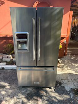 Counter Depth French Door Refrigerator with 22.2 Cu. Ft. Capacity Kitchenaid ; French Door And Bottom Freezer - Counter Depth - Ice Cold ; Everyt