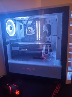 Custom Snow White Gaming PC
