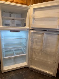 Insignia White Top-Freezer Refrigerator