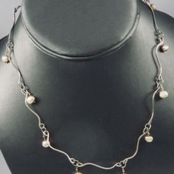 Pre-owned like new 925 Sterling Silver/Pearl Station choker