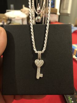 Beautiful Diamond  Heart/Key Pendant And Rope Chain 