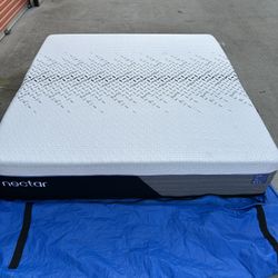 Like New Nectar Luxe Hybrid, Queen Mattress, Perfect Condition