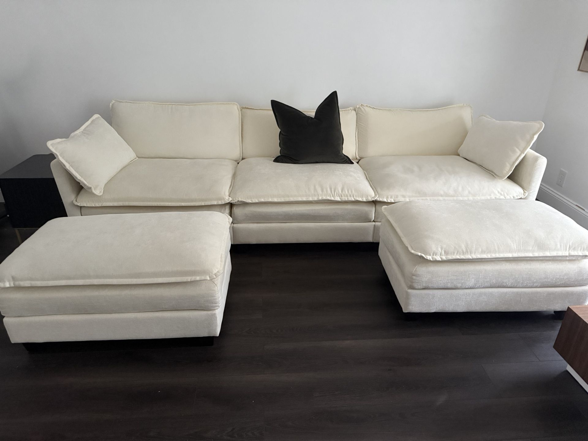 Sofa With 2 Ottomans