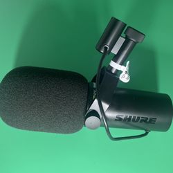 SHURE SM7dB Dynamic Vocal Microphone with built-in Preamp  