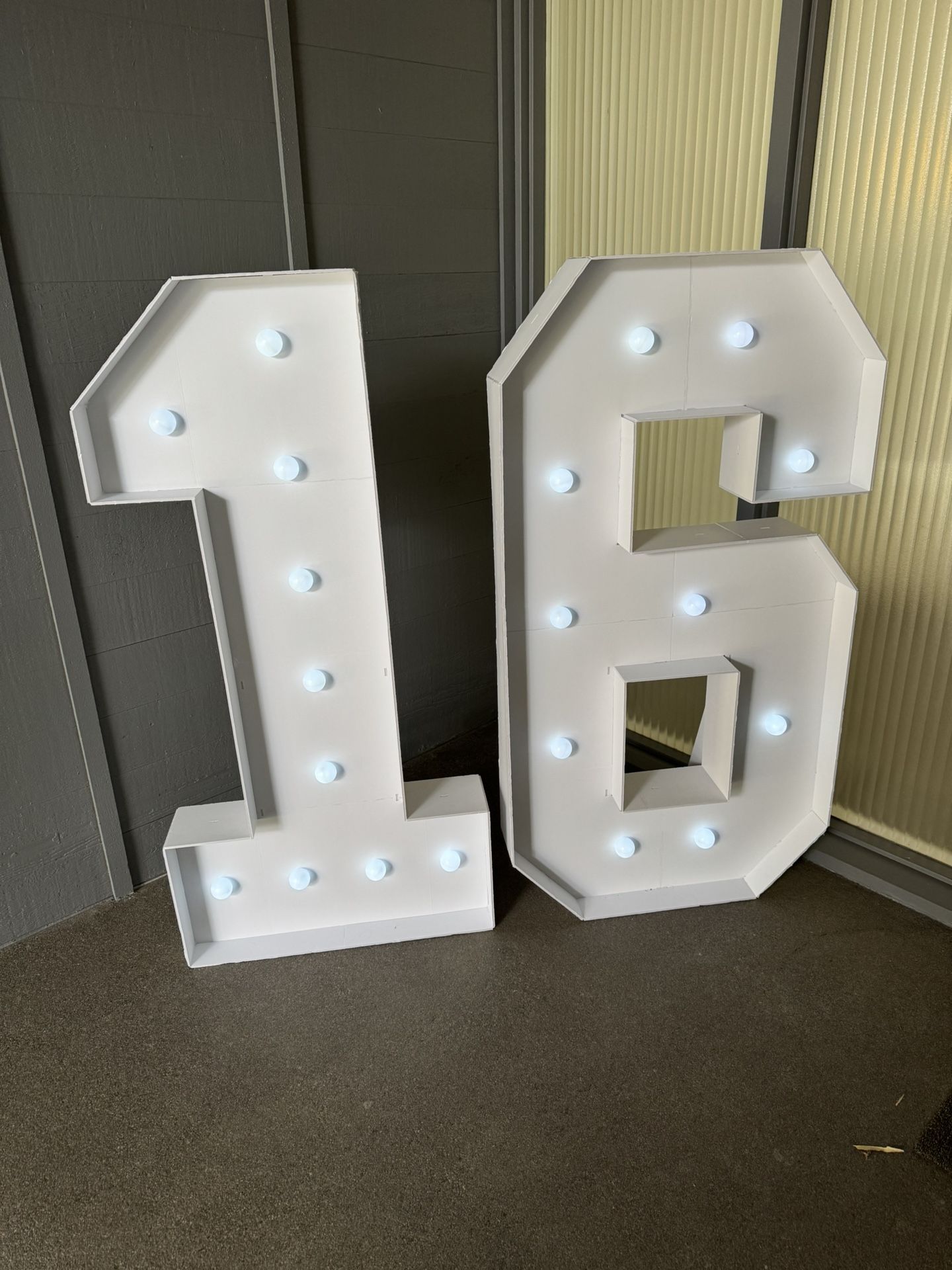 Large light-up marquee numbers “16”
