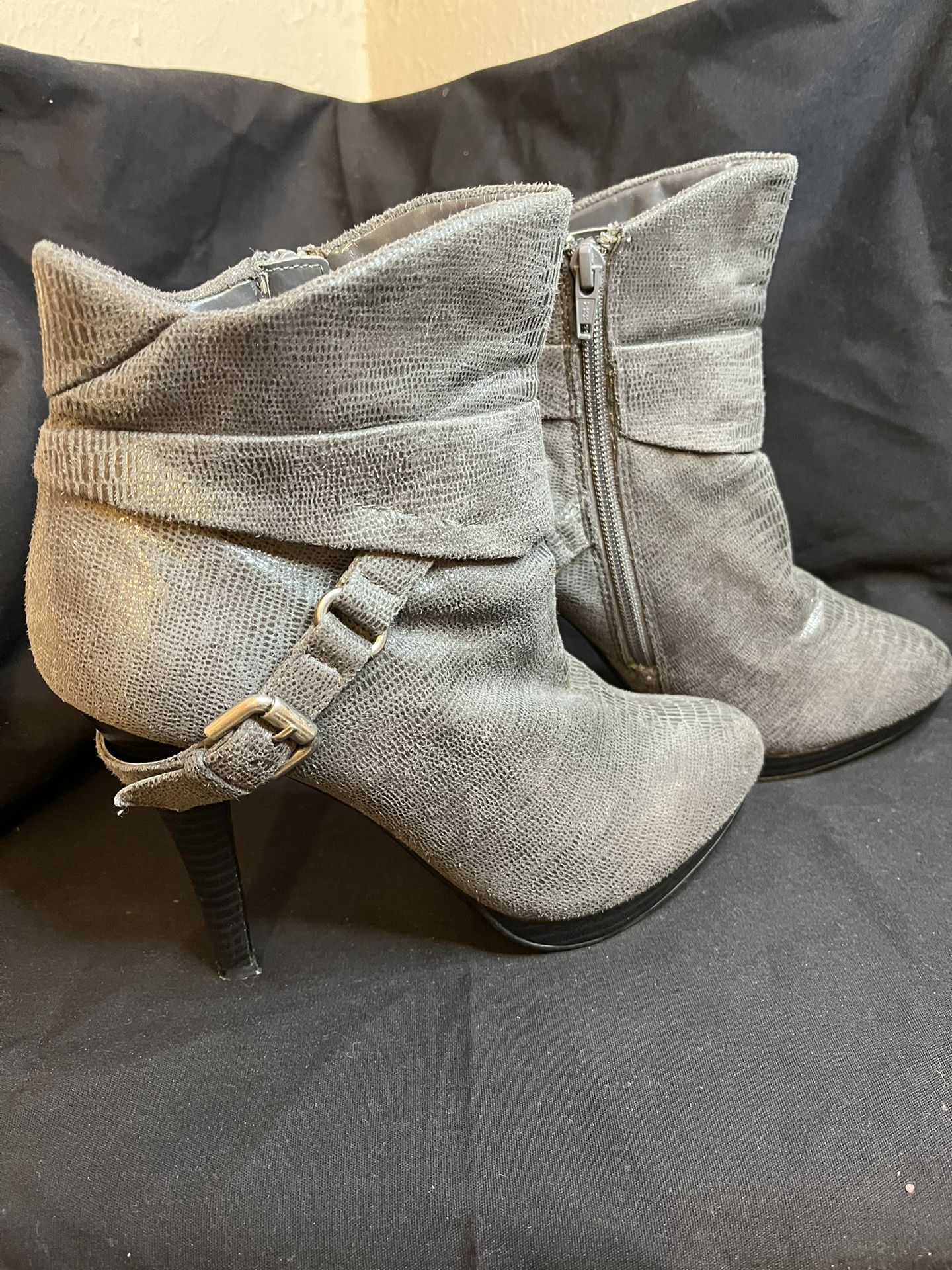 Kelly & Katie Gray  Faux Leather Moto Bootie Ankle Boots 5’  Heel Size 8.5M