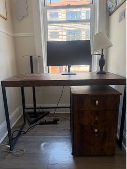 Desk / Drawers