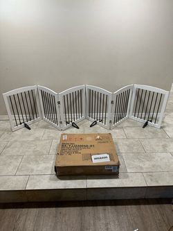 6 Panel Freestanding Pet Gate with Support Feet