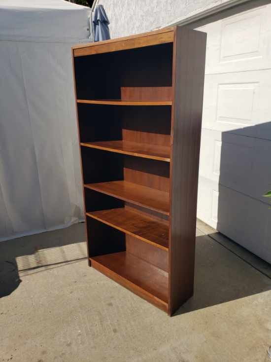 Bookshelf With Adjustable Shelving