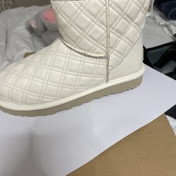 UGG BOOTS WHITE