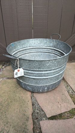 Vintage Galvanized Metal Wash Tub
