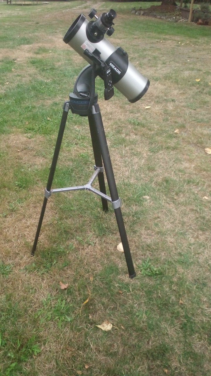 Meade DS2000 Series Telescope