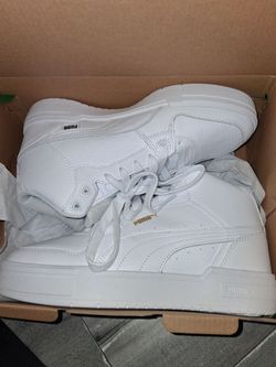 Tennis shoes