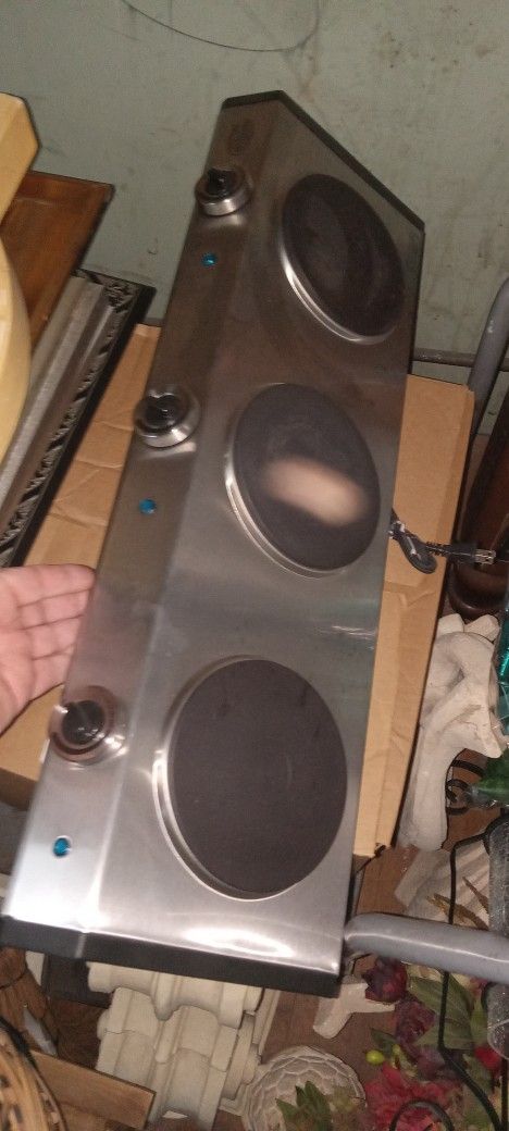 Like New 3 Burner Electric Countertop Set