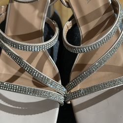 Open toe shoe with small heal size 6