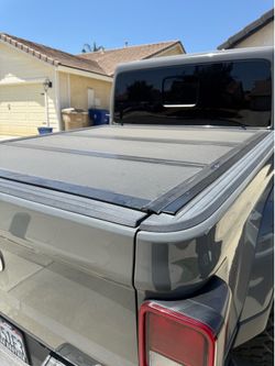 Mopar Hard Tri-Fold Tonneau Cover 2020+ Jeep Gladiator