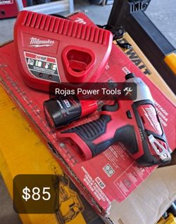 MILWAUKEE M12 120VOLT CORDLESS IMPACT DRIVER BATTERY 1.5AH AND CHARGER