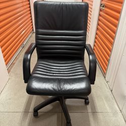 High Quality Office Desk Chairs (Quantity: 10)