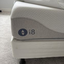 Sleep Number i8 King Size Bed With Plastic Base That Is Disassembled 