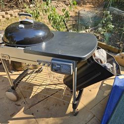 Weber Performer Deluxe Charcoal