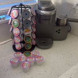 Keurig Machine With Frother And Spinning K-cup Holder