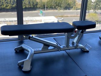 New adjustable commercial bench