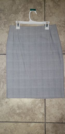 Petite Sophisticate skirt- size small