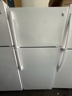 28in white refrigerator