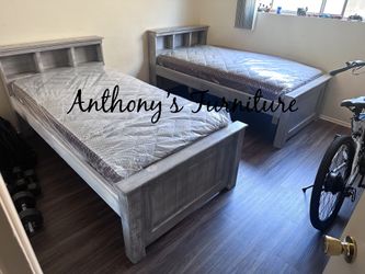 Two twin beds & 2 bamboo mattresses 