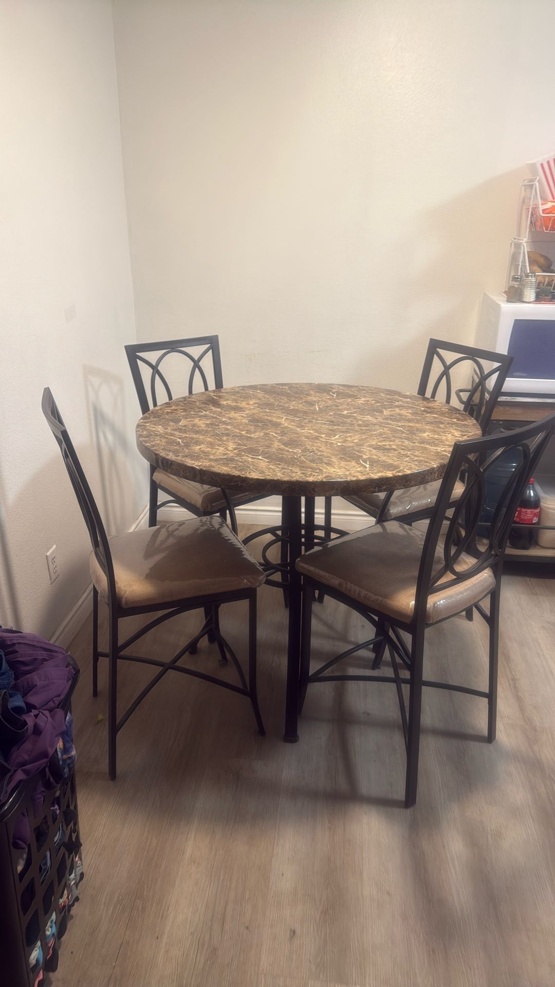 42 Inch Round Table