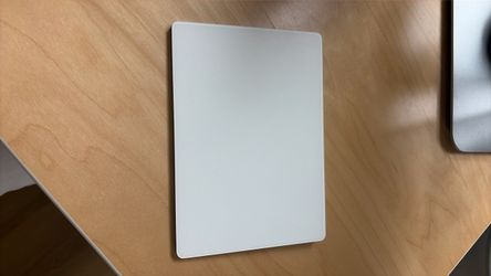Magic Trackpad (Lightning) - White Multi-Touch Surface