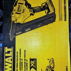 DEWALT 20V MAX XR Lithium-Ion Cordless 2-1/2 in. 15-Gauge Finish Nailer Kit with 2.0Ah Battery, Charger and Contractor Bag