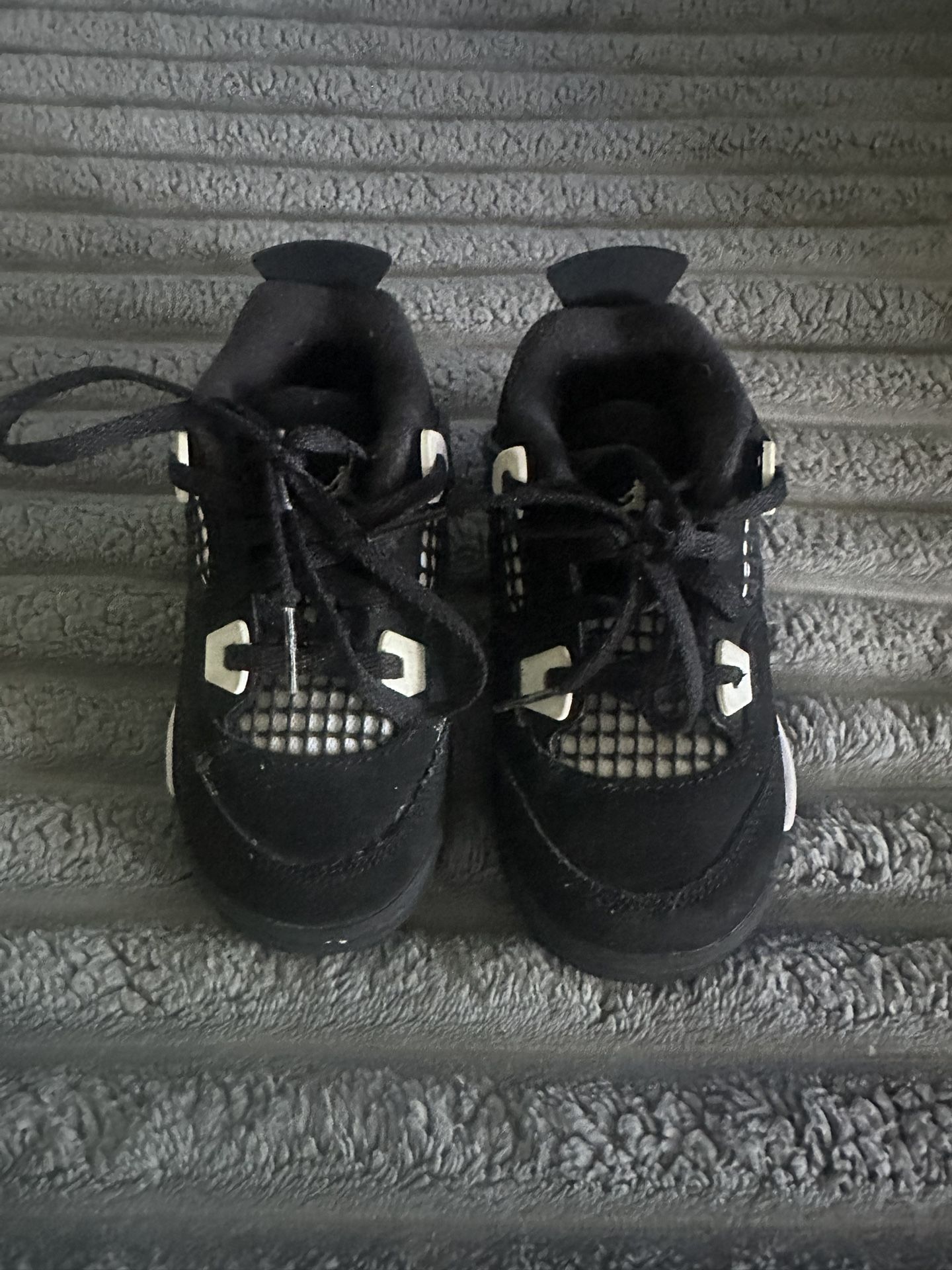 Jordan 4 Retro White Thunder Size 9c Toddler