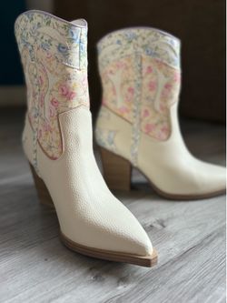 Women’s Floral Western Ankle Boots | White Leather | Pointed Toe | Size 39
